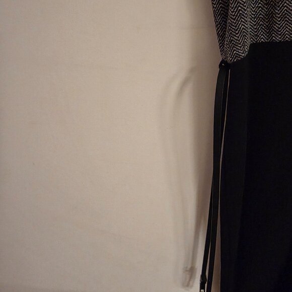 Dress - Picture 5 of 5